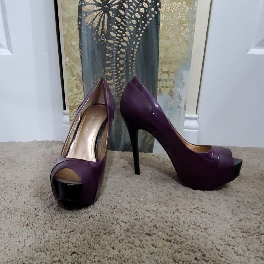Shoes - Picture 3 of 4